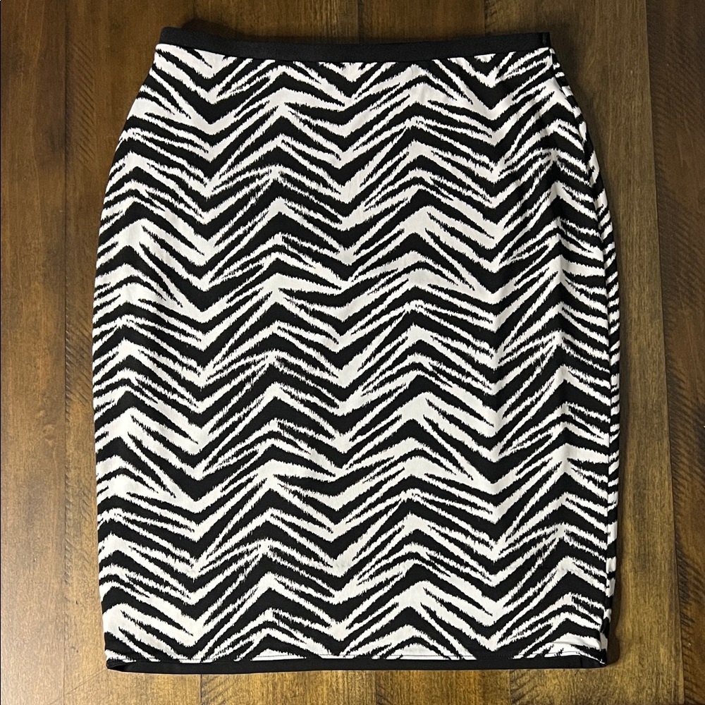 WHBM XS Matte Jersey Black and White Zebra Print Skirt